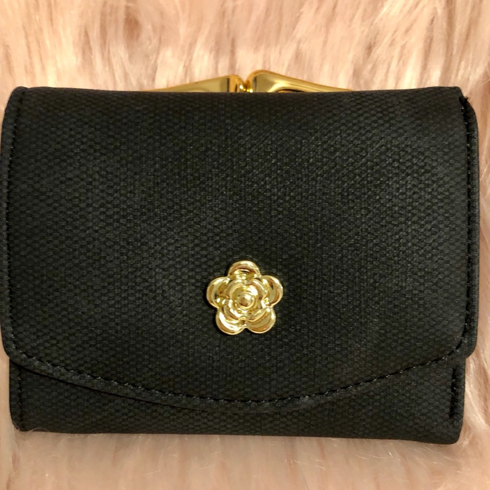 Women’s small leather bifold wallet